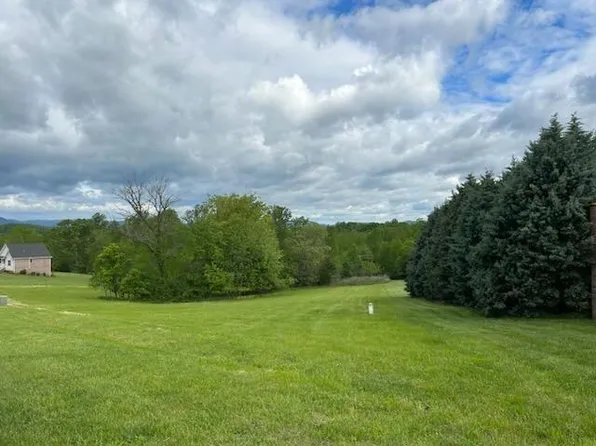 39 Freedom Ln, Wirtz, VA 24184