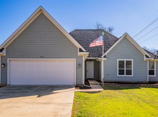 500 N Travis St, Granbury, TX 76048