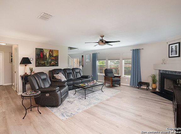 4th image of 1202 CARMEL CHASE