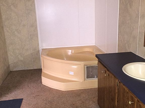 Master Bath garden tub