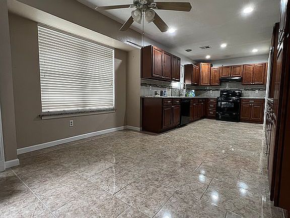 3rd image of 306 Willow Creek Cir