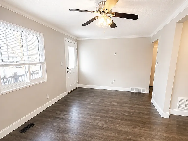 23092 Pilgrim Ave — Photo 32