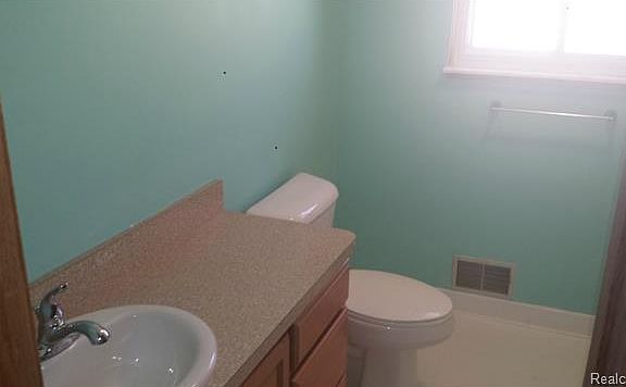 5th image of 7115 N Wildwood St