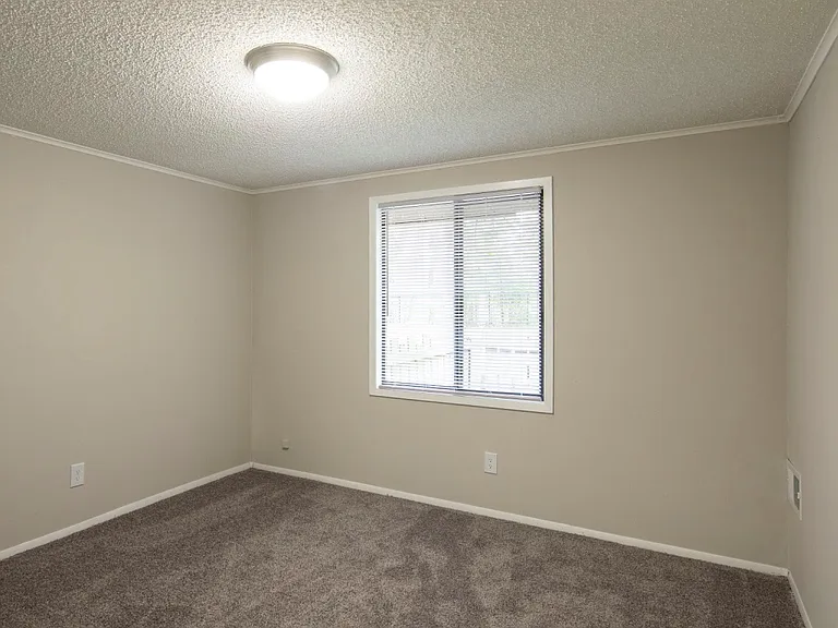 Sea Pines Apartments — Photo 16
