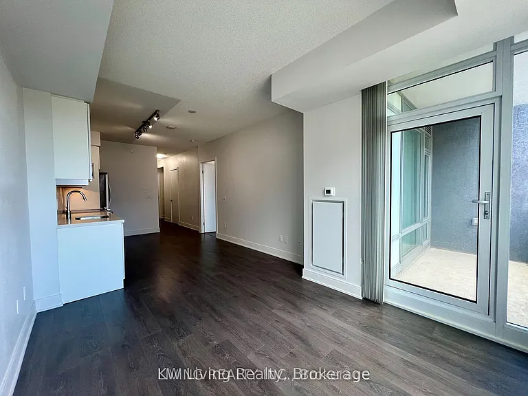 525 Adelaide St W #809 — Photo 6