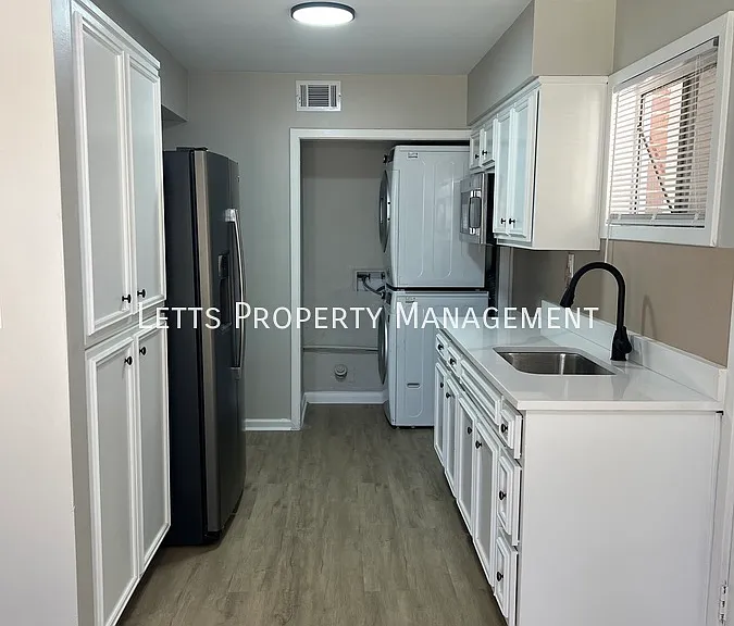 2503 Blan St — Photo 4