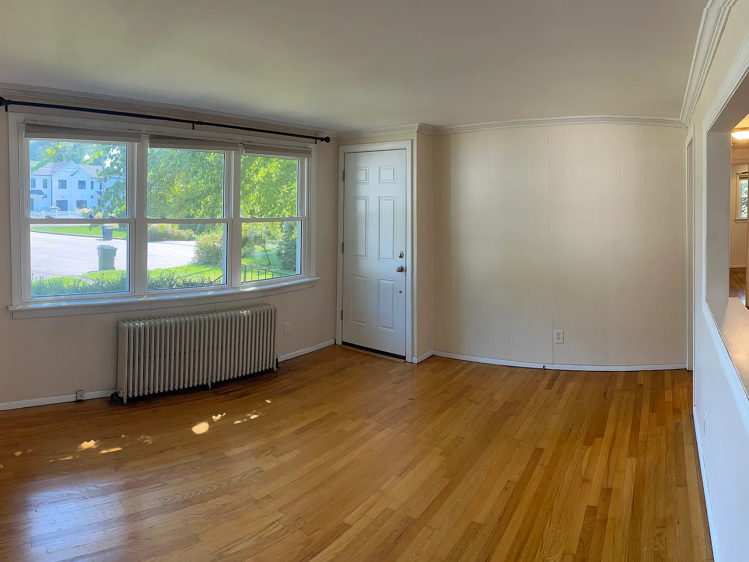 298 Roseville Ter — Photo 4