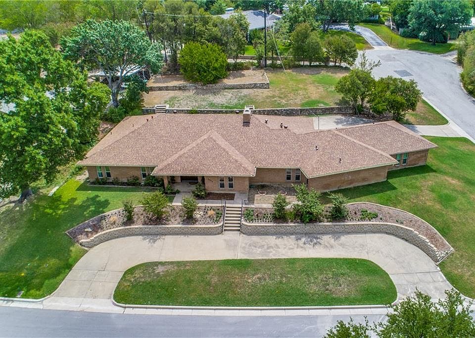 1st image of 6379 Waverly Way
