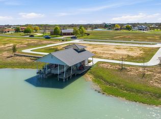108 Lakeside Cv, Martindale, TX 78655