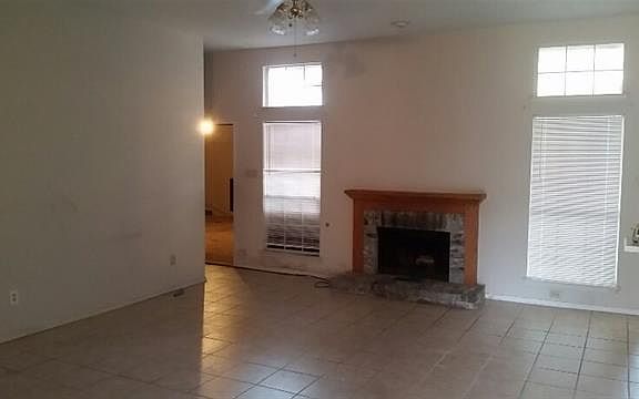 3rd image of 903 Bray St