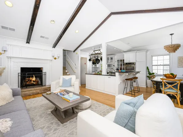 31 Dickinson Road, Darien, CT 06820