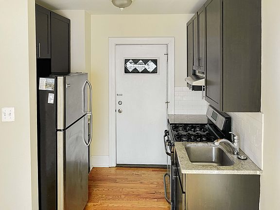 2nd image of 520 1/2 W Cornelia Ave #111