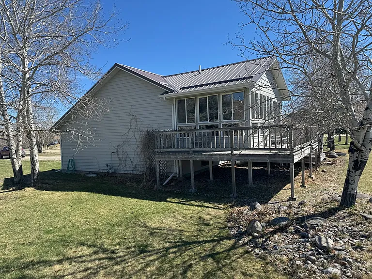 82 Stillwater Dr — Photo 13