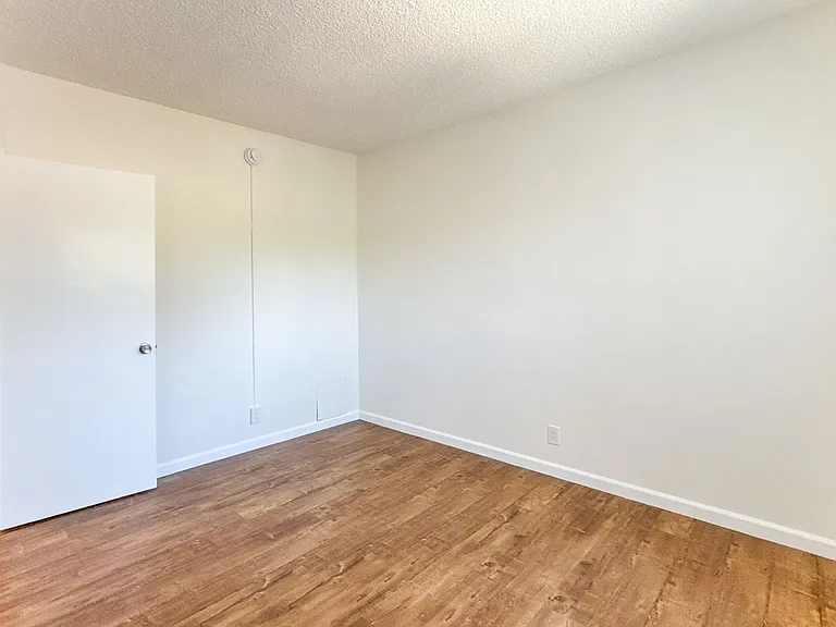 1644 Electric Ave #3 — Photo 6