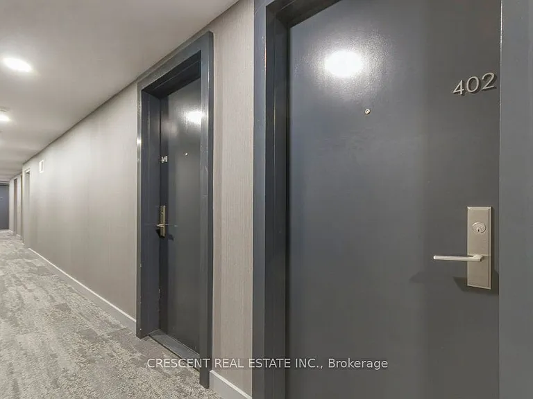 650 King St W #402 — Photo 8