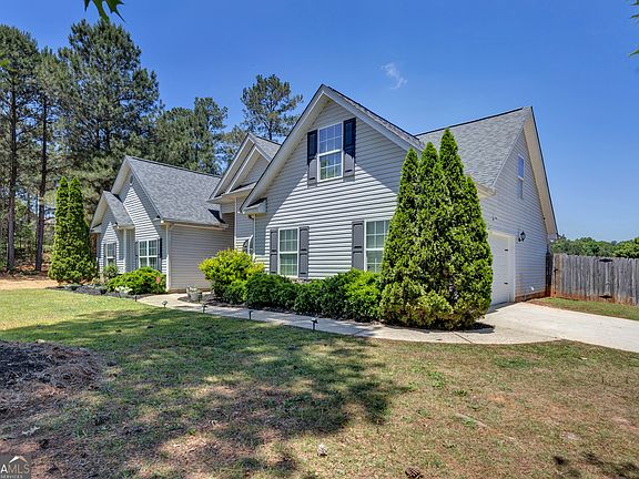 3rd image of 10 Pine Shadow Cir