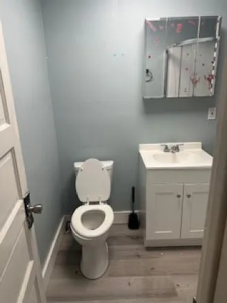 bathroom - stand up shower