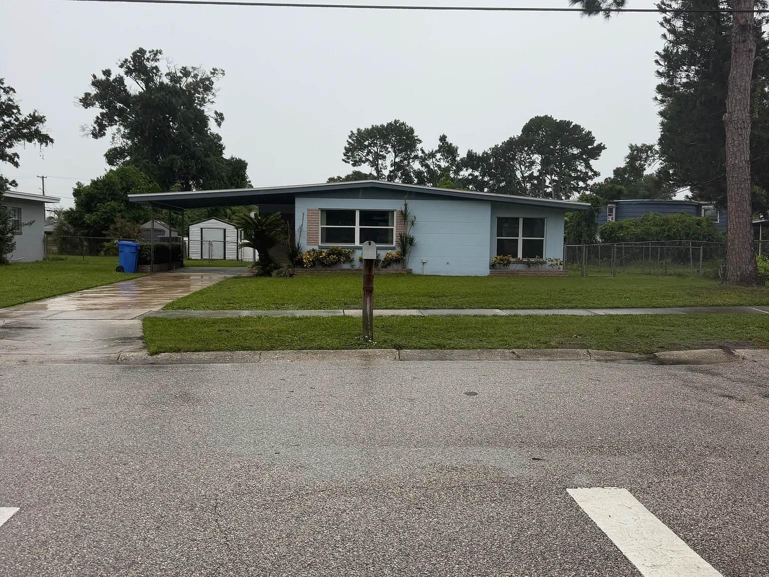 3 bed, 1350 sqft, $2,100 — Photo 4