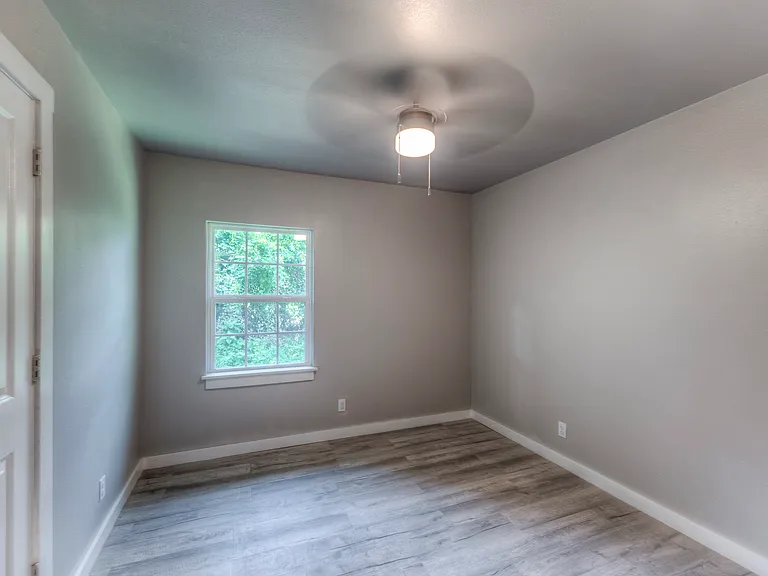 3923 N Lansing Ave — Photo 5