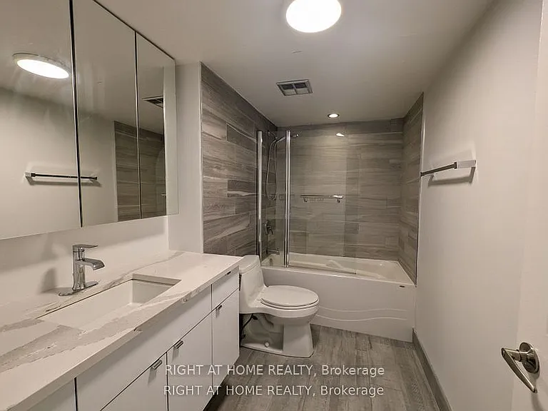 280 Simcoe St #807 — Photo 12