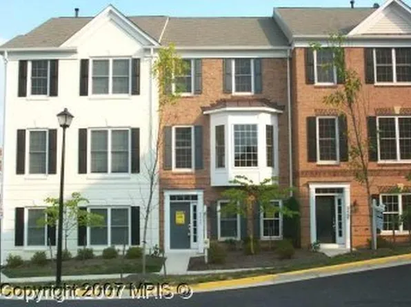 2463 Huntington Park Dr, Alexandria, VA 22303