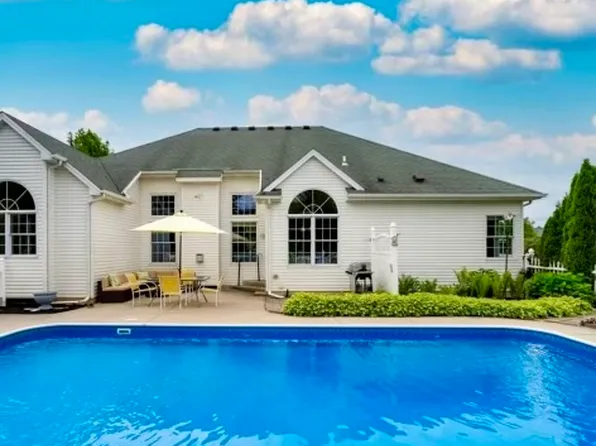 10120 Saddle Bridge Dr N, Whitehouse, OH 43571