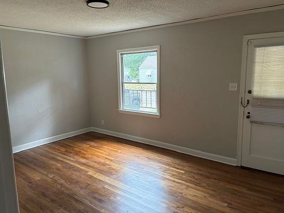 4th image of 749 Freeman St