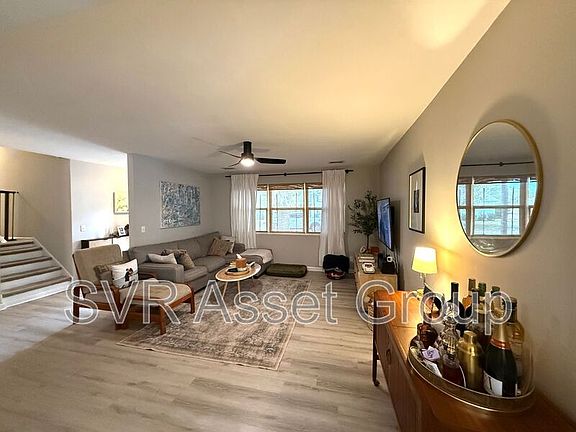 4th image of 1272 Arlingwood Ave