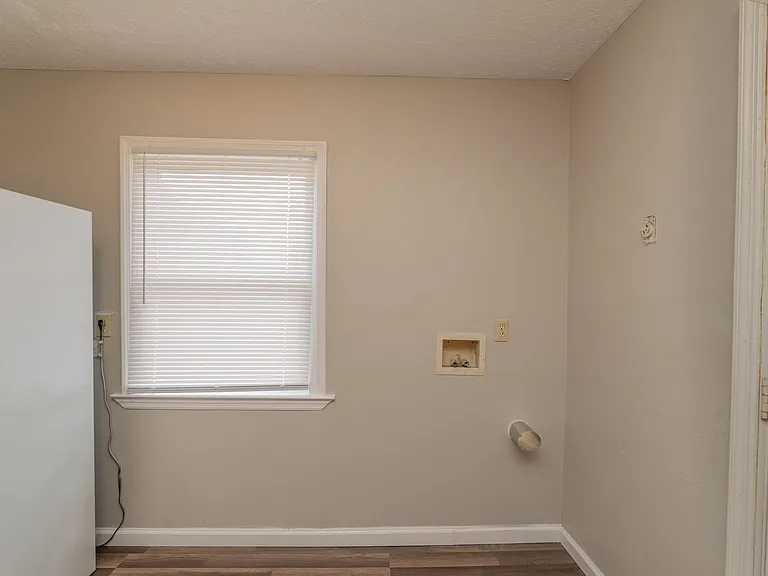 821 Forsythe St — Photo 8
