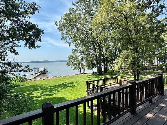 5th image of 128 Lakeview Cir