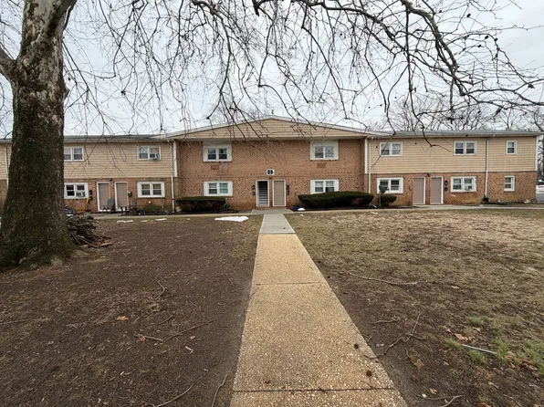 28 Lake St #3B, Monroe Township, NJ 08831