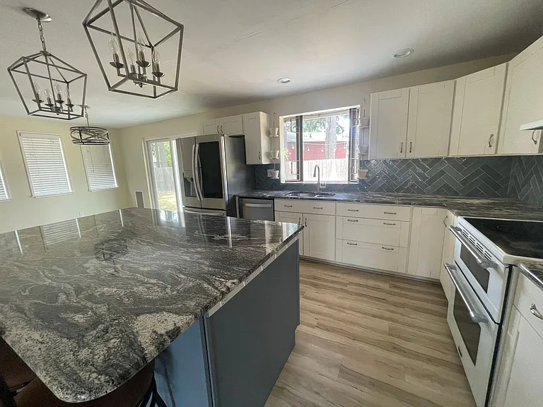 1168 Tulip Ln — Photo 15