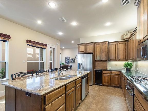 5th image of 721 Northwood Dr