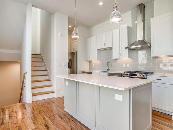 3rd image of 4426 Cabell Dr #1005