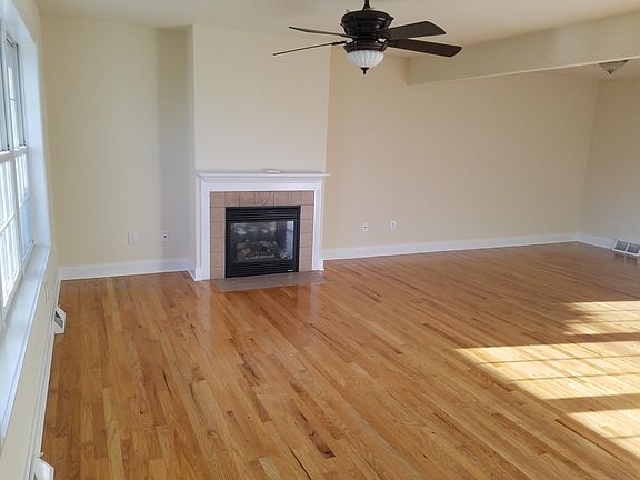 4th image of 4 Paddlewheel Ct