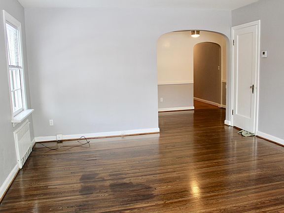 3rd image of 949 Delaware Ave