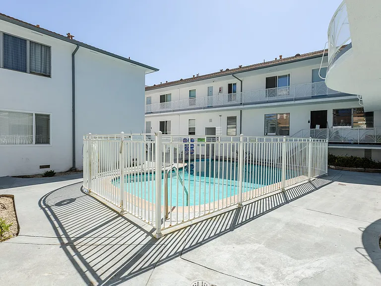 St. Andrews Apartments — Photo 8