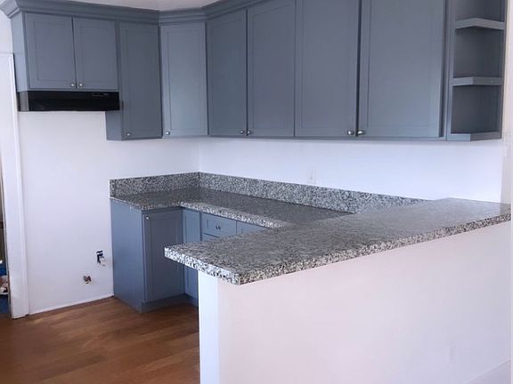 4th image of 228 E 119th St
