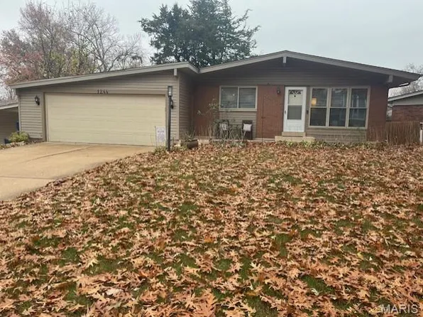 1244 Capri Dr, Saint Louis, MO 63126