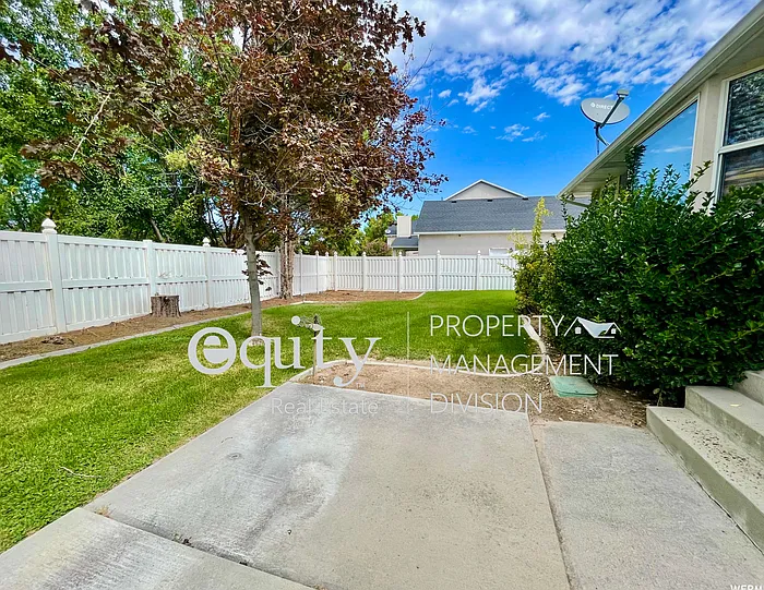 11742 S Tatteredangel Cv — Photo 29