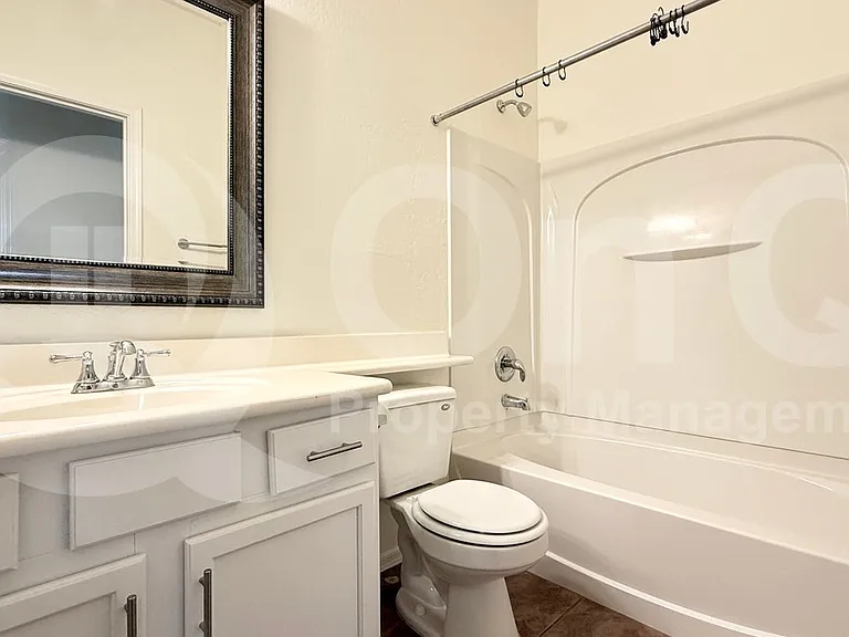 4502 E Oxford Ln — Photo 17