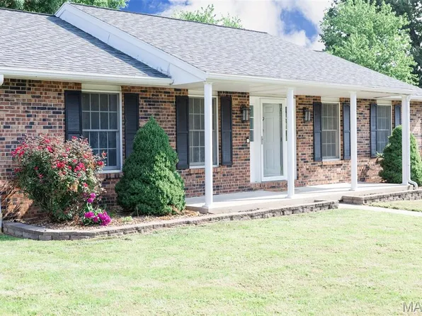 19 Village Rd, Hannibal, MO 63401