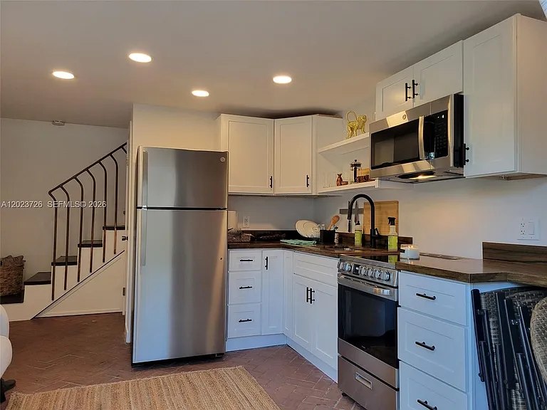 5866 SW 60th St #3 — Photo 3