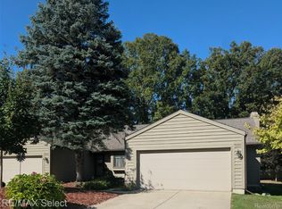 2462 Valley Oaks Cir, Flint, MI 48532