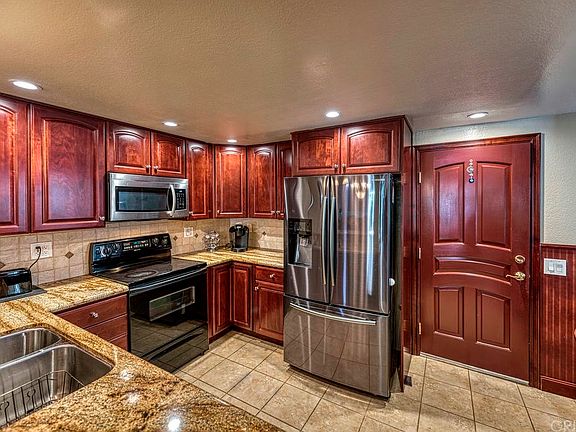 5th image of 23118 Yvette Ln