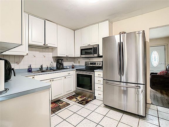 5th image of 9511 N Highland Ave