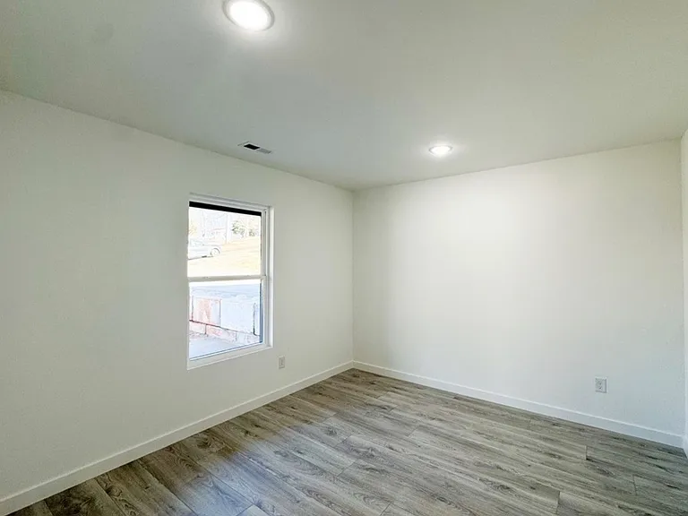 142 Andover Rd — Photo 4