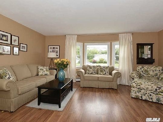 3rd image of 34 Ludlow Way