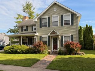 914 Dodge St, Lake Geneva, WI 53147