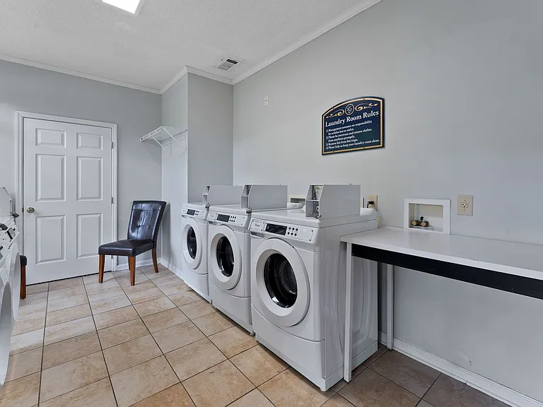 Litchfield Oaks Apartments — Photo 28